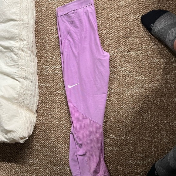 Nike Capri Leggings - Picture 1 of 2
